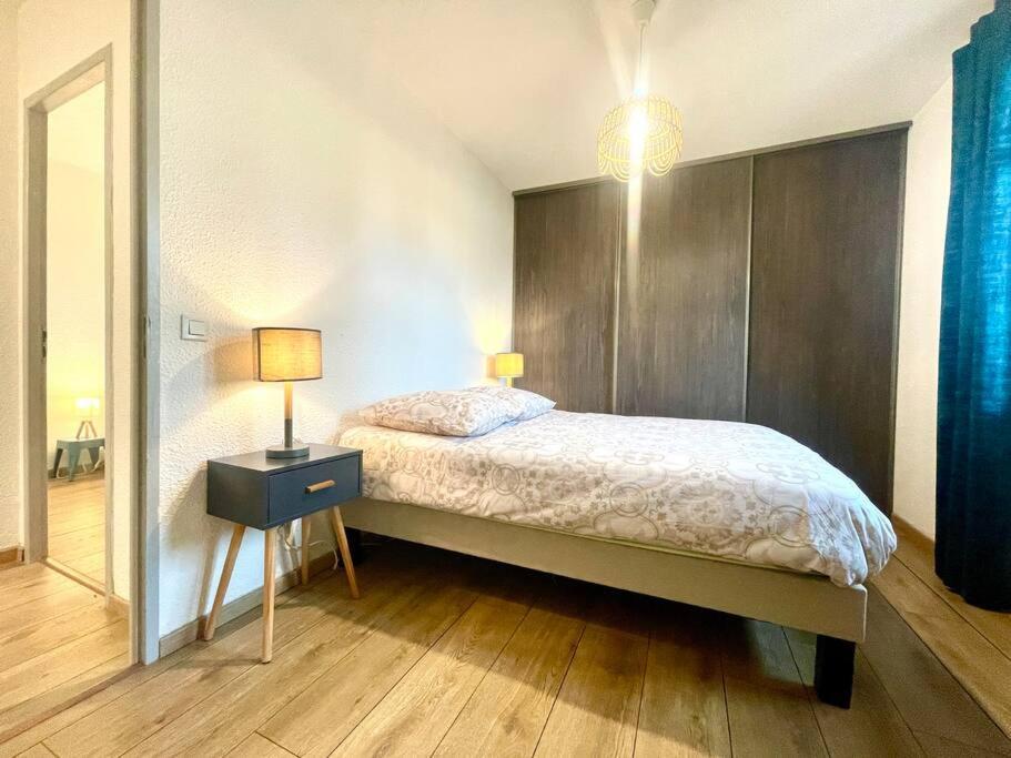 147 - Vue Cite Medievale Et Parking Carcassonne Ngoại thất bức ảnh