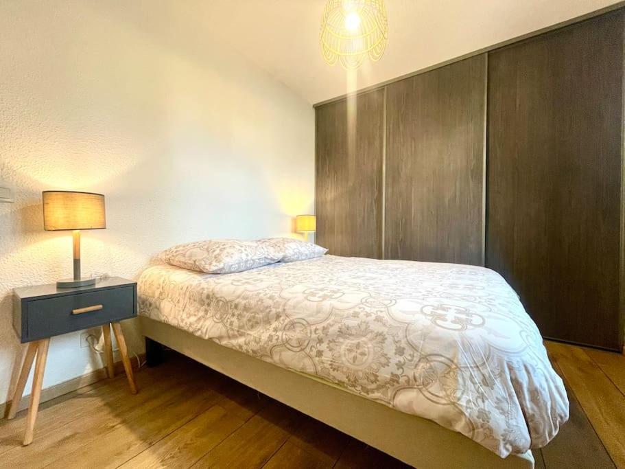 147 - Vue Cite Medievale Et Parking Carcassonne Ngoại thất bức ảnh