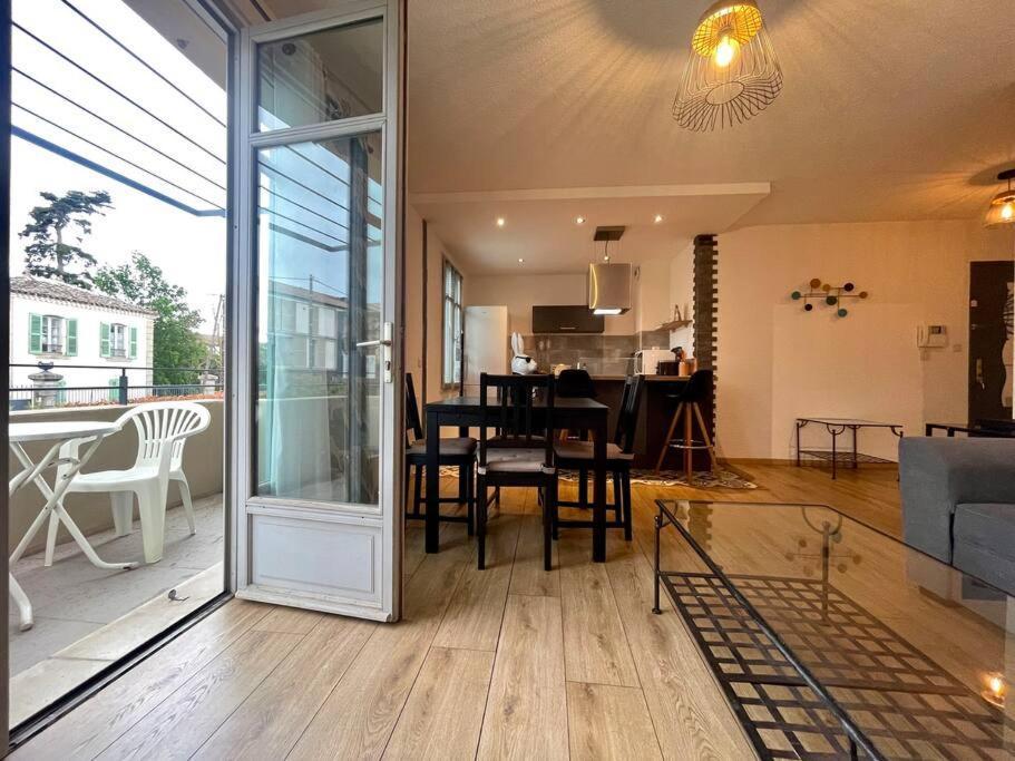 147 - Vue Cite Medievale Et Parking Carcassonne Ngoại thất bức ảnh